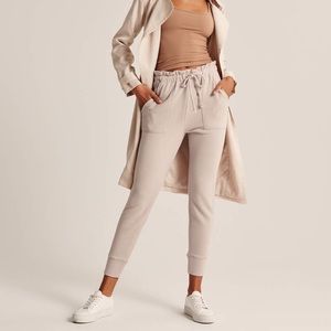 Abercrombie & Fitch - Ruffle Waist Joggers